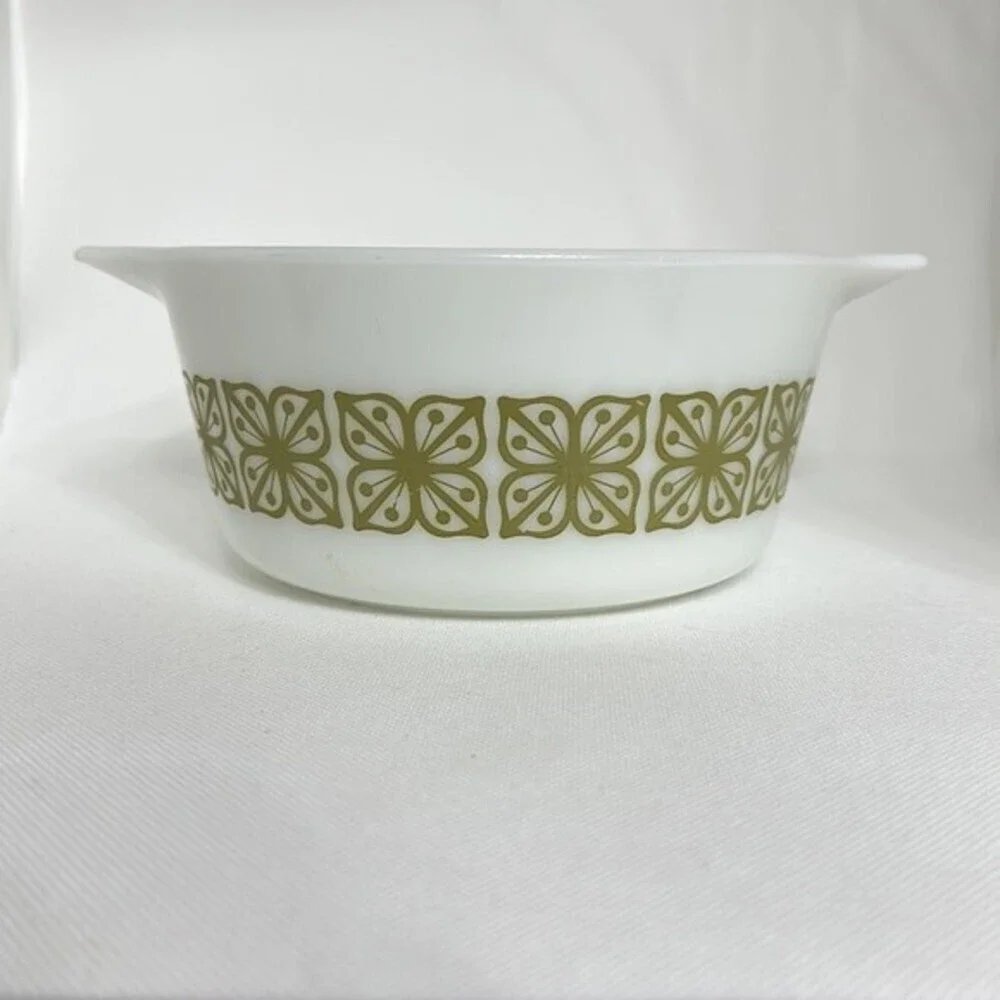 Pyrex Verde Green Cinderella Mixing/Casserole Bowl 474-B #29‎
